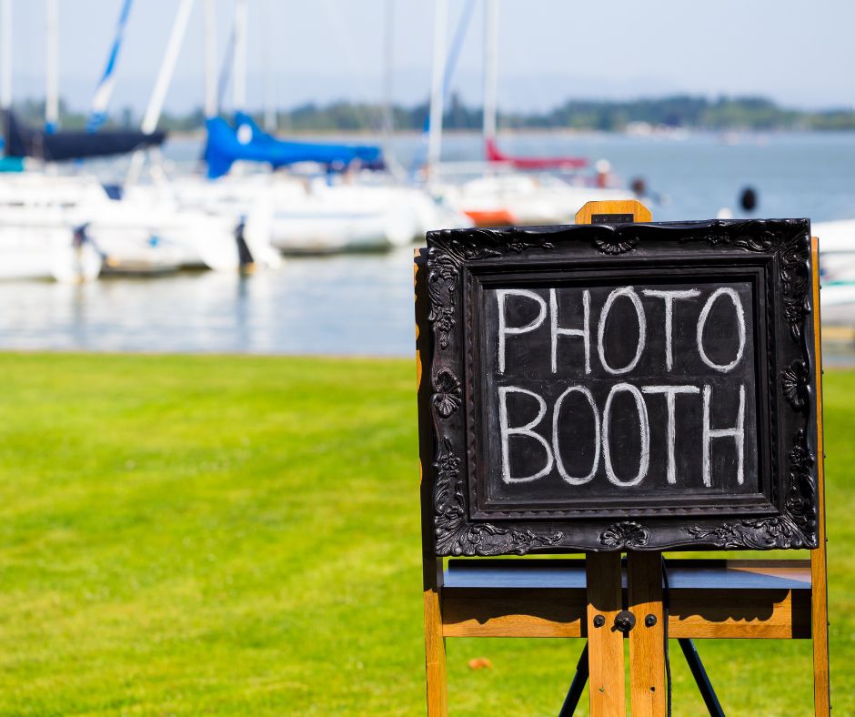 Eight easy steps in hiring a photo booth company for your wedding